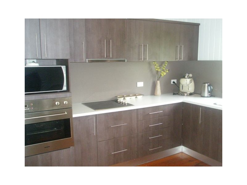 1 Ernest Street, West End QLD 4810