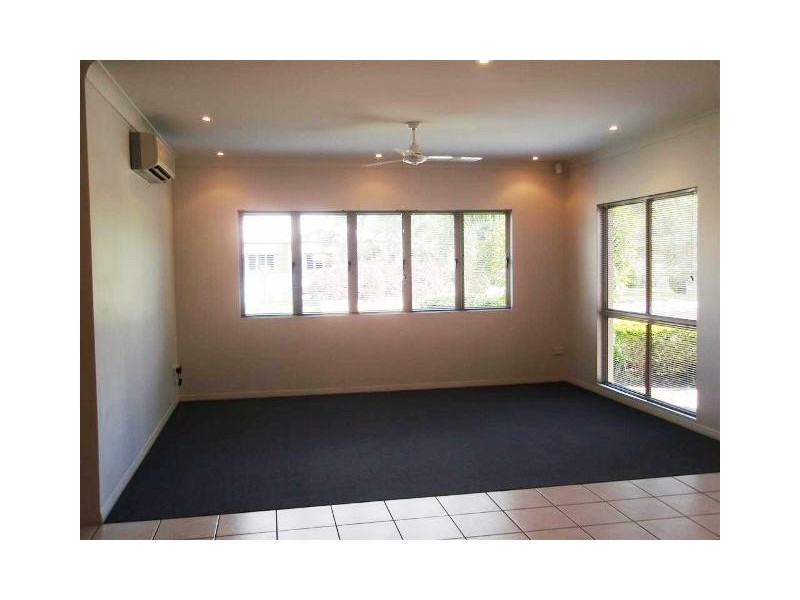 8 Crestbrook Drive, Mount Louisa QLD 4814