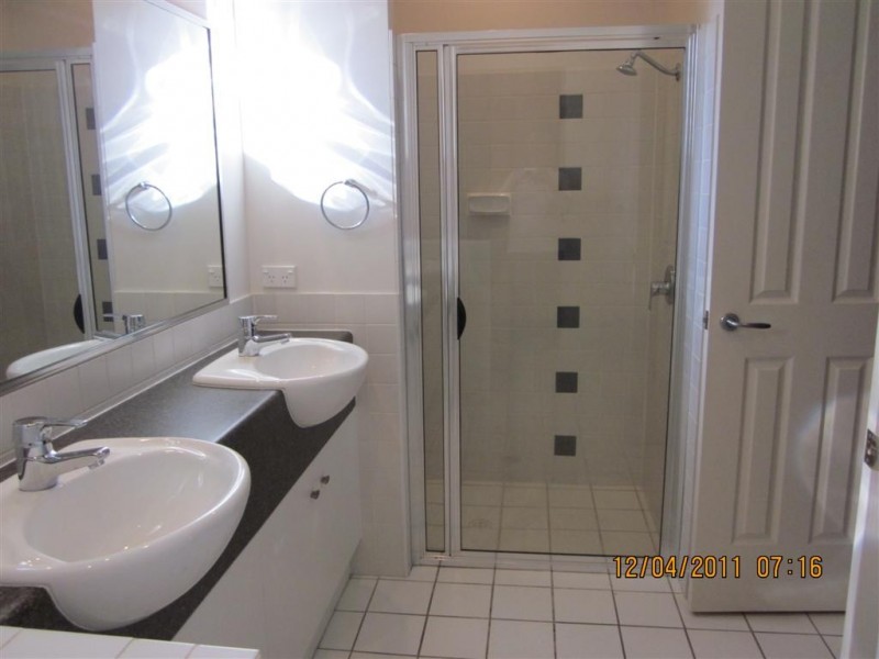 8 Crestbrook Drive, Mount Louisa QLD 4814