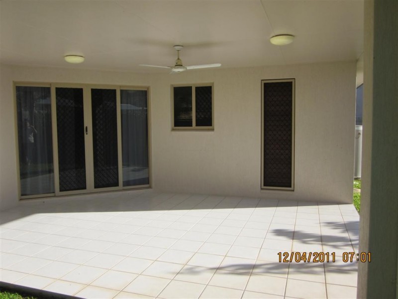 8 Crestbrook Drive, Mount Louisa QLD 4814