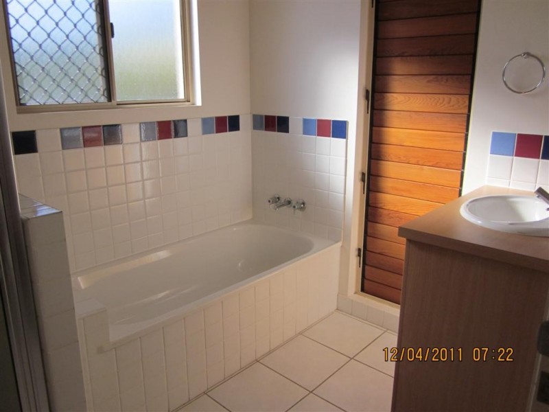 8 Crestbrook Drive, Mount Louisa QLD 4814