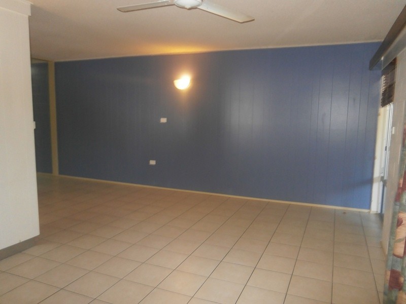 2/10 Paxton Street, North Ward QLD 4810