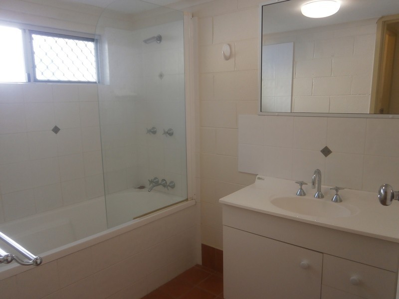 2/10 Paxton Street, North Ward QLD 4810