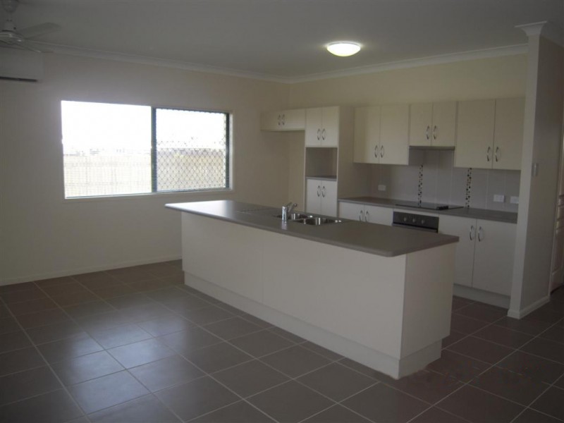 6 BLACK APPLE AVENUE, Mount Low QLD 4818