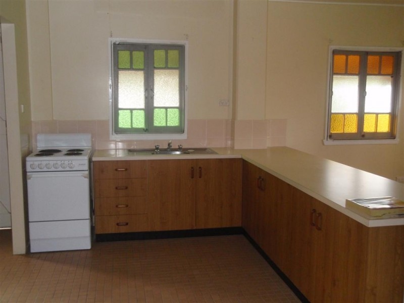 5 Castling Street, West End QLD 4810