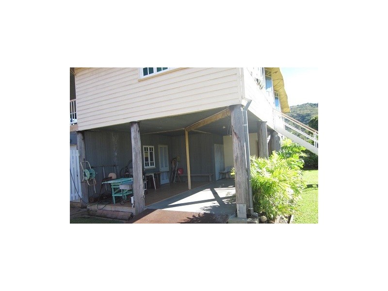 5 Castling Street, West End QLD 4810