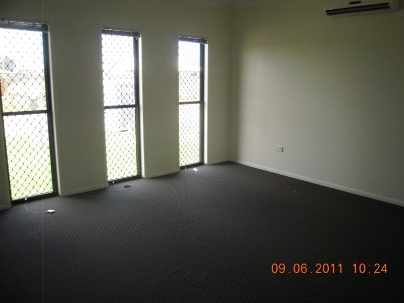 4 BLACK APPLE AVENUE, Mount Low QLD 4818