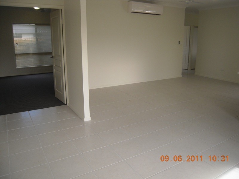 4 BLACK APPLE AVENUE, Mount Low QLD 4818