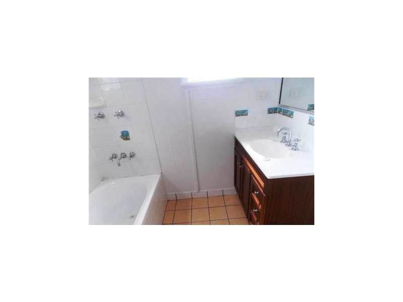 8 Jermyn Street, Hyde Park QLD 4812