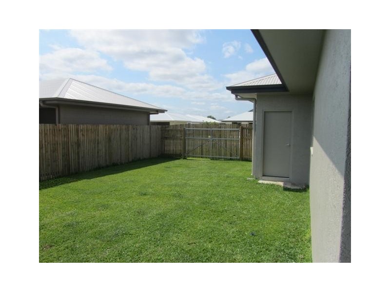 51 Beach Oak Drive, Mount Low QLD 4818