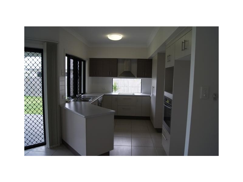 11 Ningaloo Crescent, Burdell QLD 4818