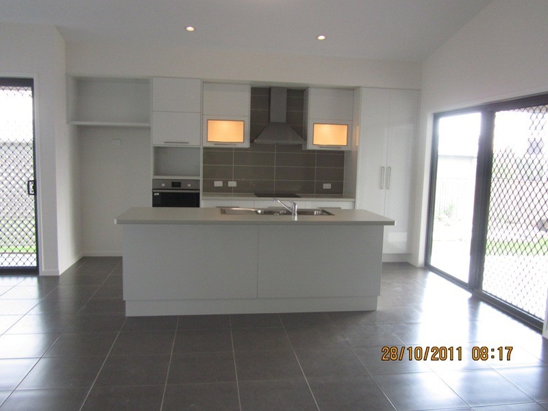 19 Bilbao Place, Bushland Beach QLD 4818