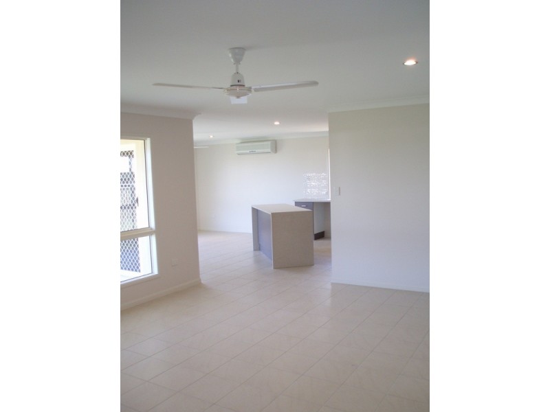 13 Donostia Crescent, Bushland Beach QLD 4818