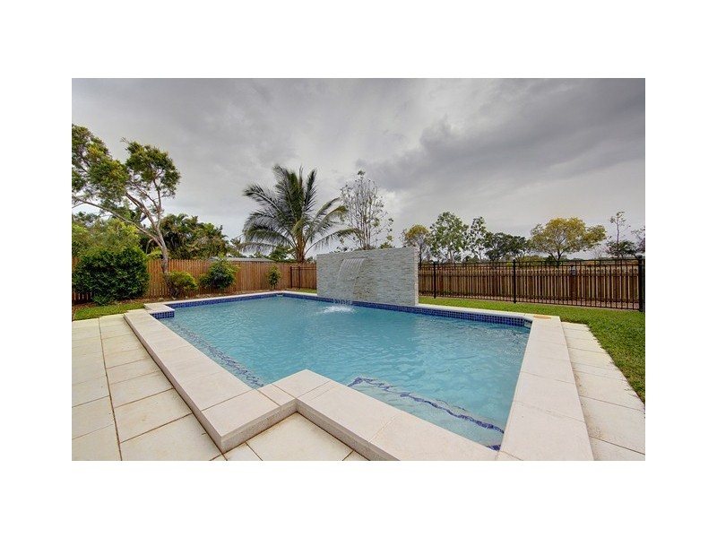 11 Whyte Street, Hermit Park QLD 4812