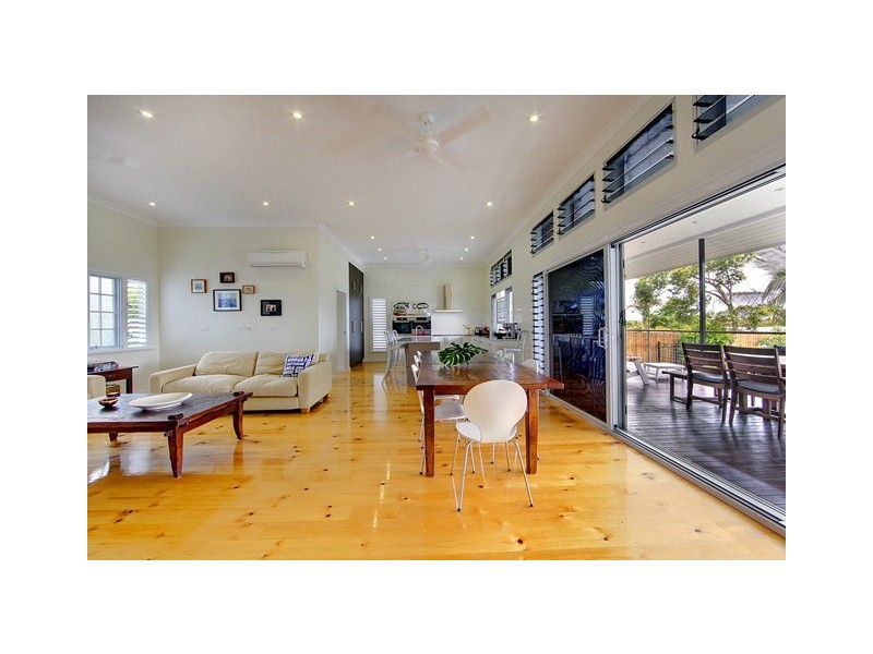 11 Whyte Street, Hermit Park QLD 4812