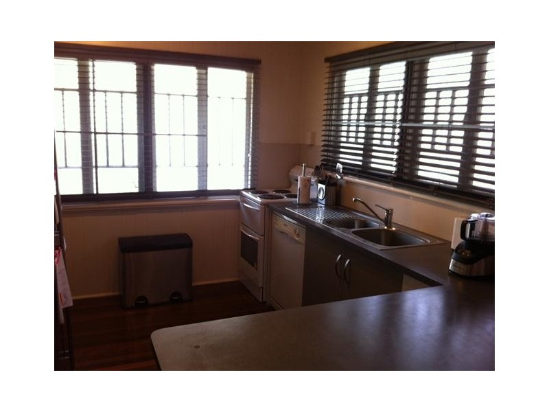 13 Townsville Street, West End QLD 4810