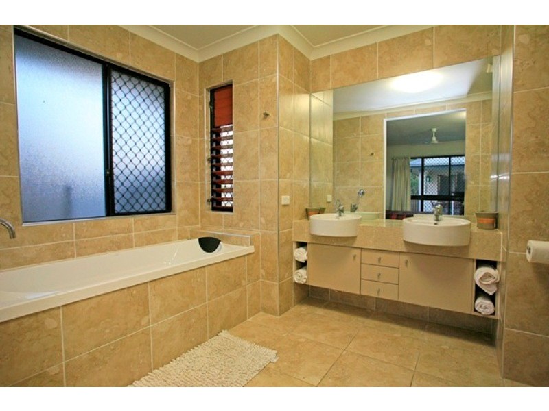 20 Fitzallan Street, Bushland Beach QLD 4818