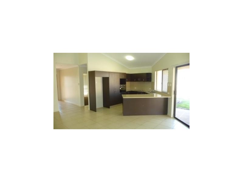 8 Browning Street, Mount Louisa QLD 4814