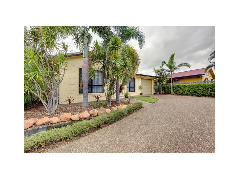 13 Saxby Crescent, Mount Louisa QLD 4814