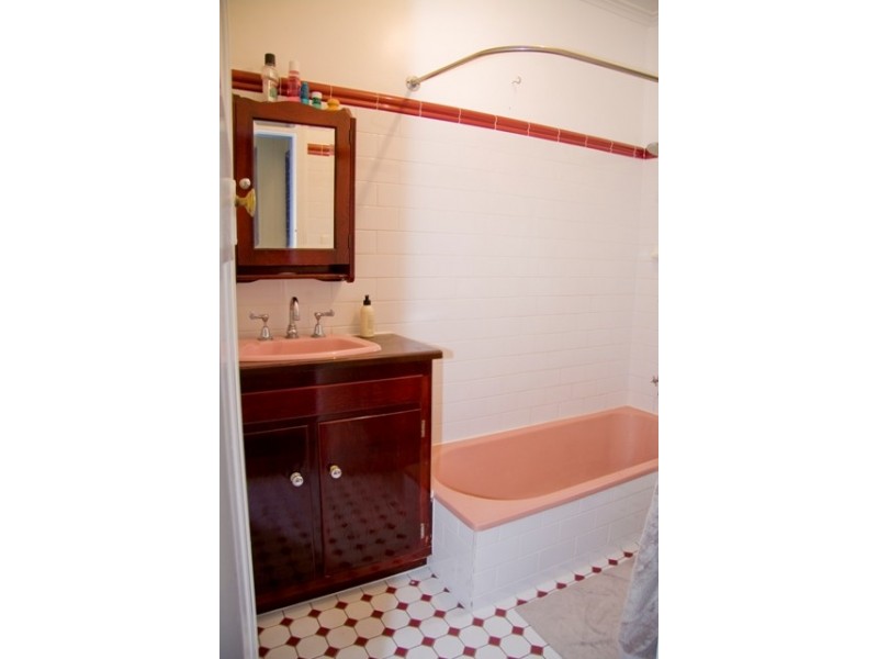 70 Norris Street, Hermit Park QLD 4812