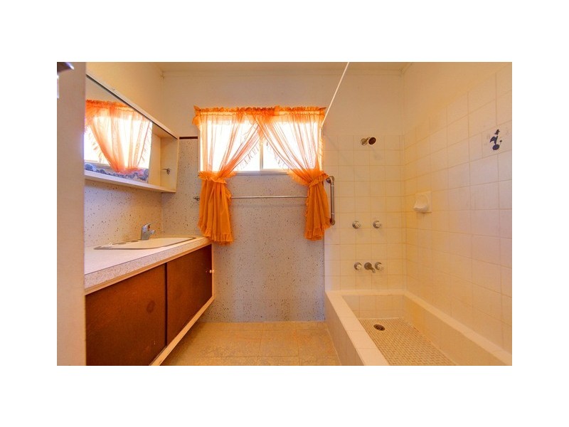 17 Mabin Street, Mundingburra QLD 4812