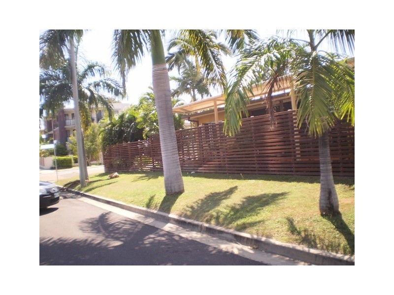 1/13 McKinley, North Ward QLD 4810