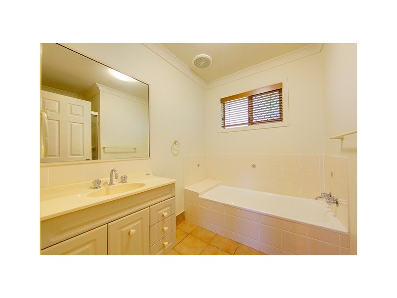 86 Eleventh Avenue, Railway Estate QLD 4810