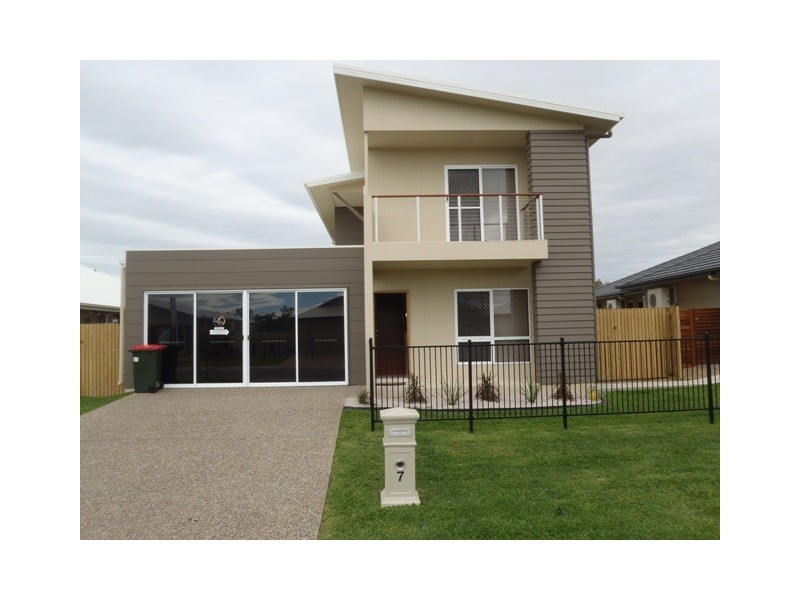 7 Balladonia Avenue, Mount Low QLD 4818