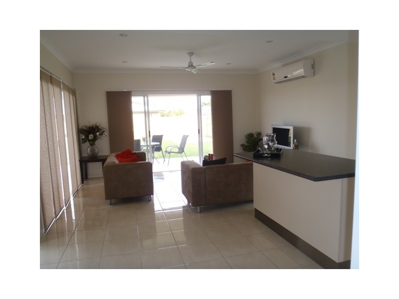 7 Balladonia Avenue, Mount Low QLD 4818