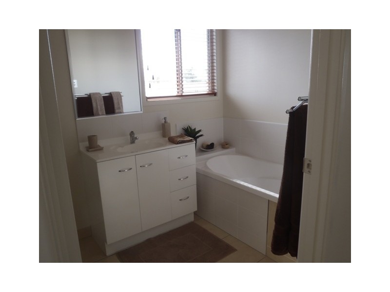 7 Balladonia Avenue, Mount Low QLD 4818