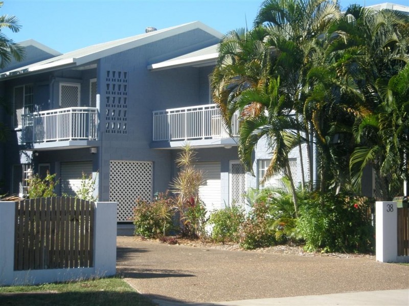 2/38 Park Street, Pimlico QLD 4812