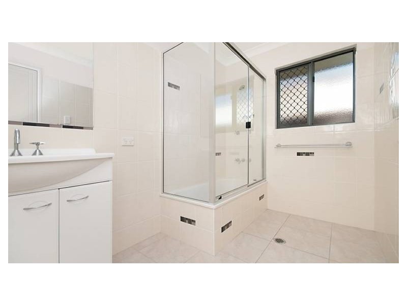 12 Bloomfield Place, ‘Riverside Gardens’, Douglas QLD 4814
