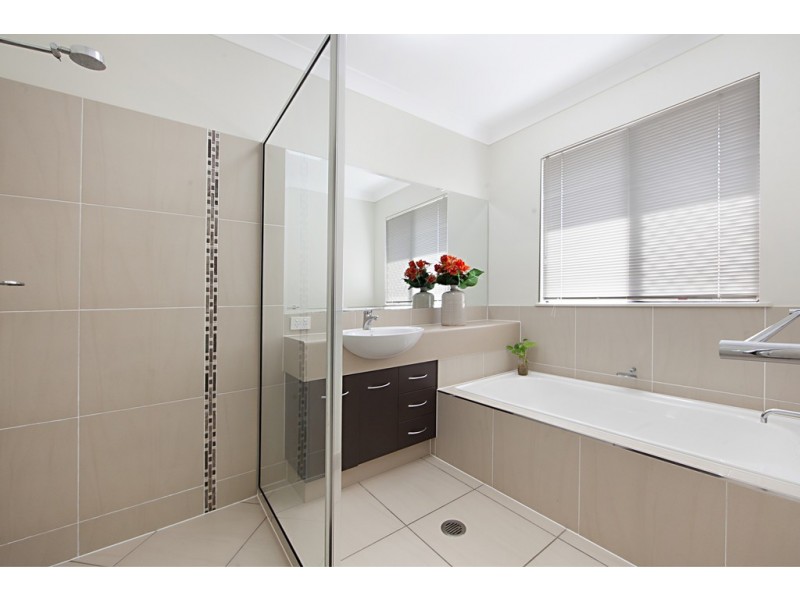 8 Browning Street, Mount Louisa QLD 4814