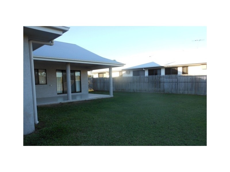 10 Seabrook Circuit, Bushland Beach QLD 4818