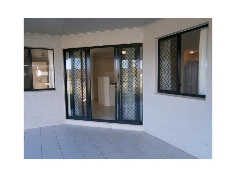 10 Seabrook Circuit, Bushland Beach QLD 4818