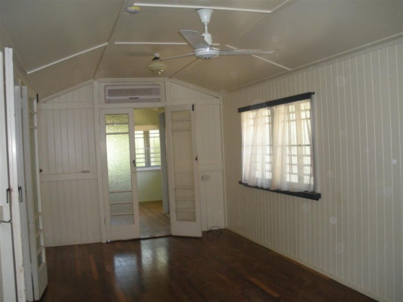 10 Sycamore Street, Pimlico QLD 4812