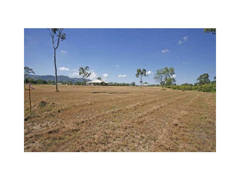 19 South Beck Drive, Rasmussen QLD 4815