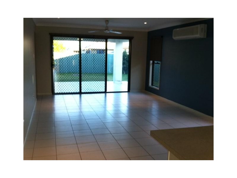 27 Laurie Motti Parade, Kirwan QLD 4817