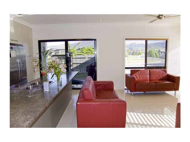 32 Springbrook Parade, ‘Fairfield Waters’, Idalia QLD 4811