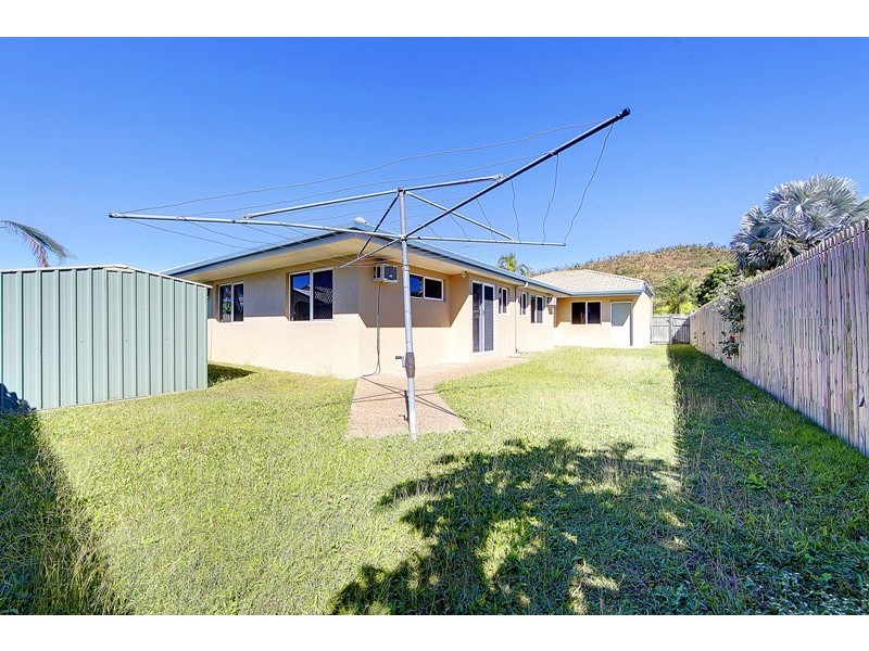 21 Santa Lucia Drive, Mount Louisa QLD 4814