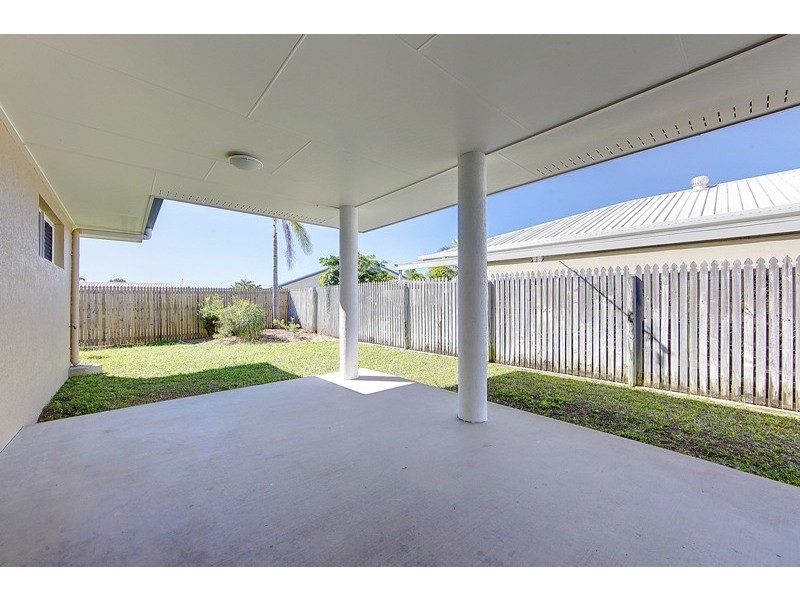 21 SANTA LUCIA DRIVE, Mount Louisa QLD 4814