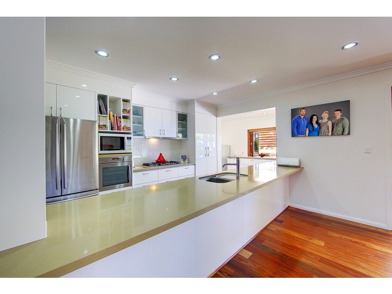 27 Golf Links Drive, Kirwan QLD 4817