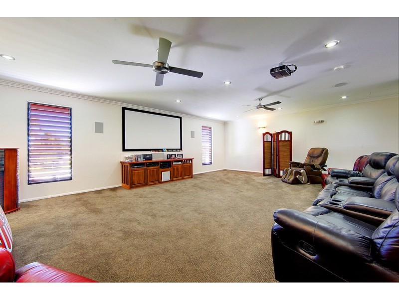 27 Golf Links Drive, Kirwan QLD 4817