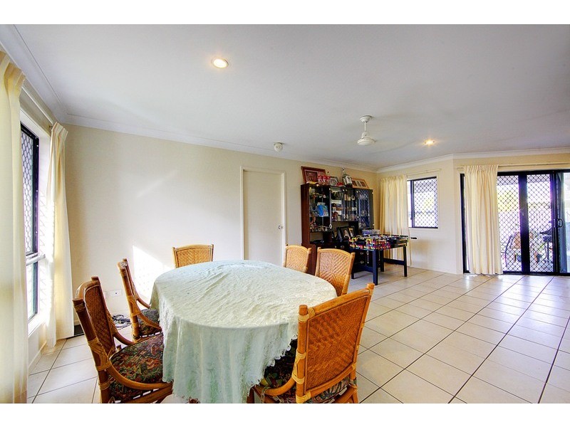 8 Dungurra Place, Bushland Beach QLD 4818