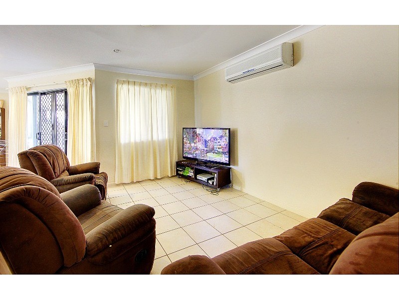 8 Dungurra Place, Bushland Beach QLD 4818