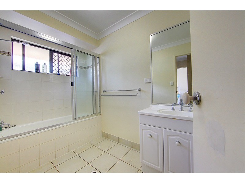 8 Dungurra Place, Bushland Beach QLD 4818