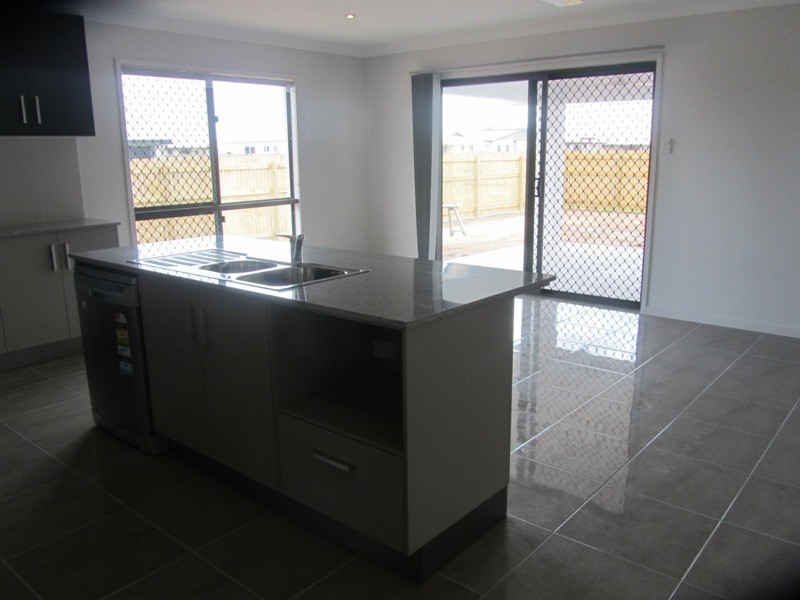 21 Sanctum Boulevard “Sanctum Estate”, Mount Low QLD 4818