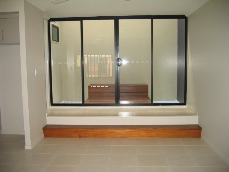 14/23 ECHLIN STREET, West End QLD 4810