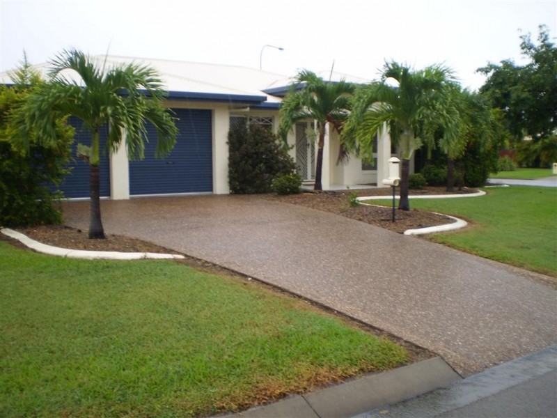 33 LOMOND STREET, Kirwan QLD 4817