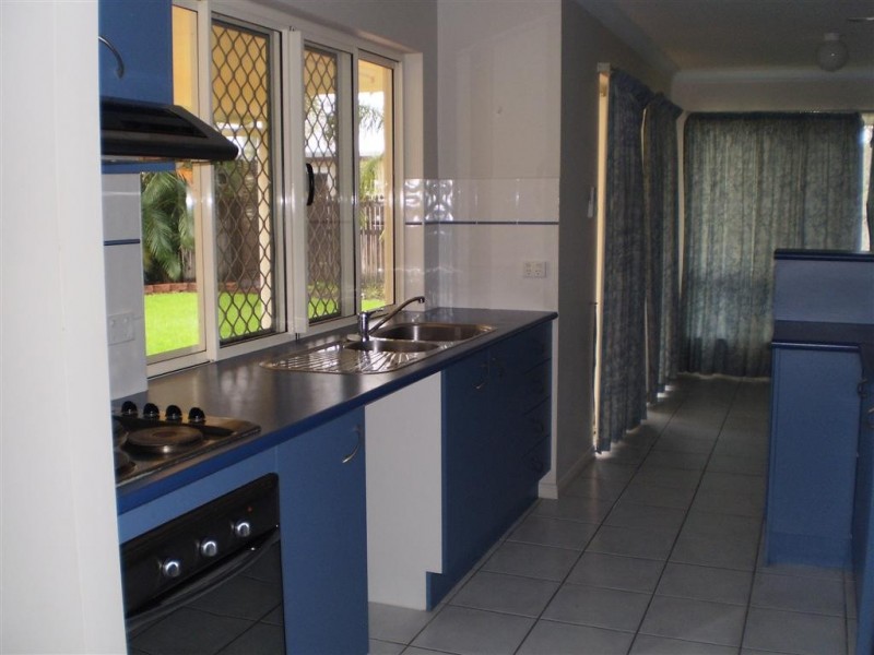 33 LOMOND STREET, Kirwan QLD 4817